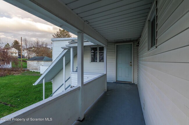 Building Photo - 623 E Elm St