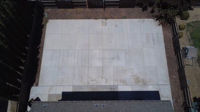 Building Photo - Move in Special! 2 Weeks free!  Home for R...