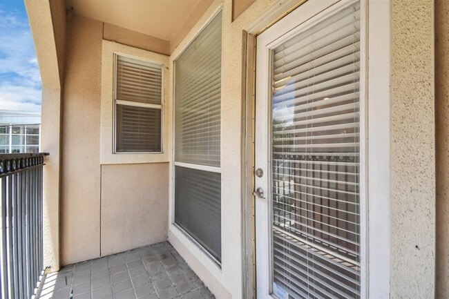 Building Photo - 803 Rosine St