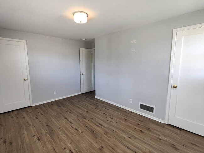 Building Photo - Central Richland Duplex with Full Basement