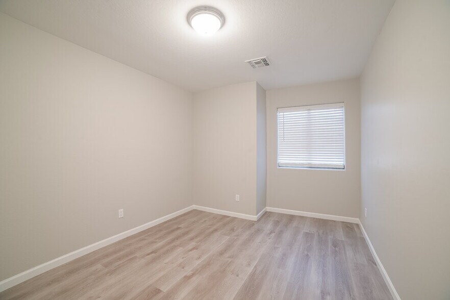 Building Photo - 7496 W Denaro Dr