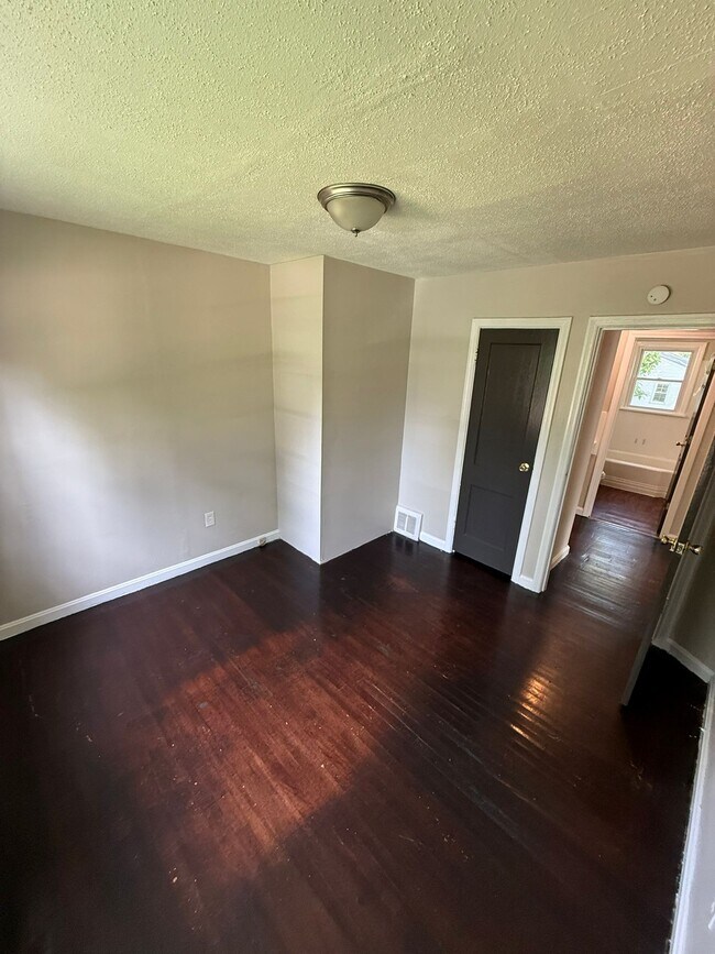 Building Photo - 837 Walters Dr