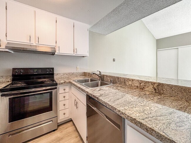Building Photo - Spacious 1BD/1BA Condo in the Bay Ho Commu...