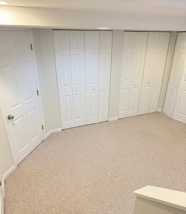 Building Photo - 2564 Waterbury Ln