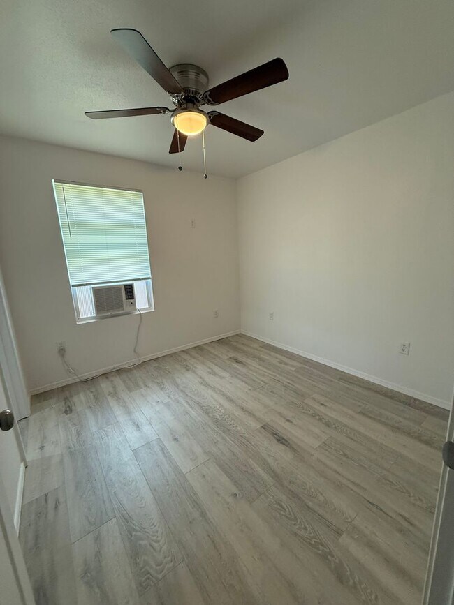 Building Photo - 1043 Monet Dr