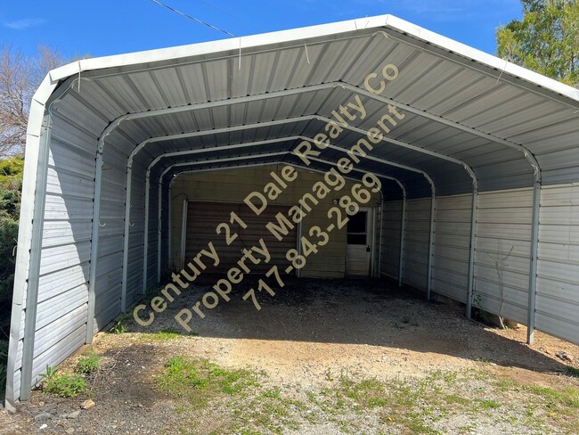 Building Photo - 3 Bedroom in Red Lion Schools with a 1 Car...