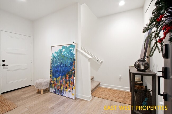 Building Photo - 140 Lantana Dr