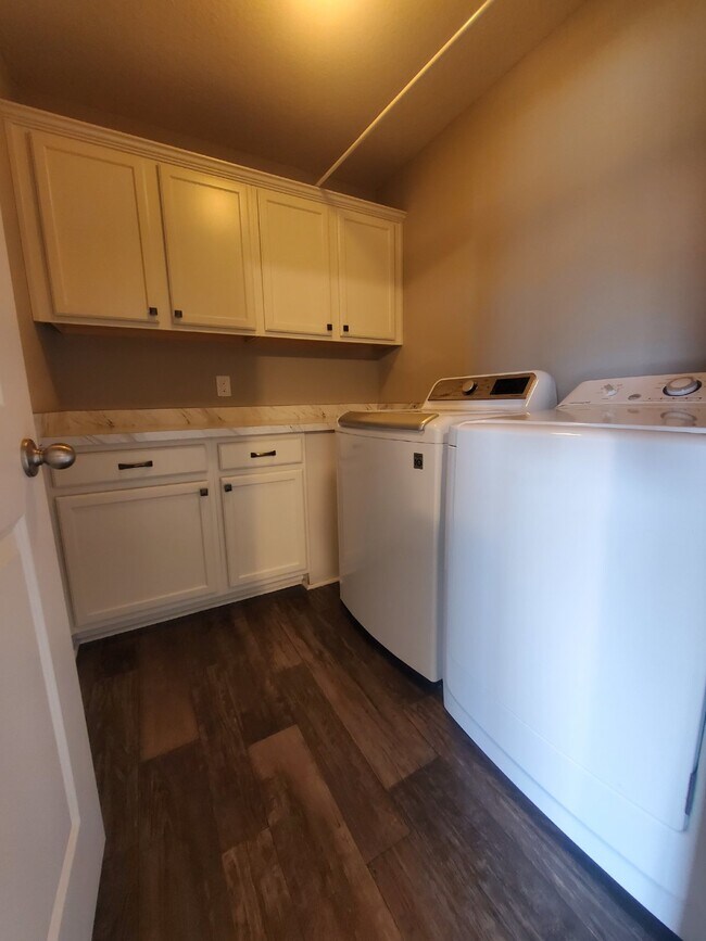 Building Photo - 5 BR 3 BA Single Family Home in North Hugo Minneapolis