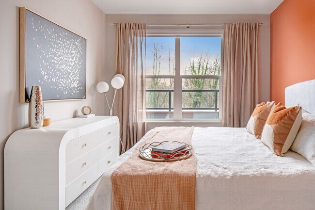 Building Photo - One Bedroom Rear Facing w Patio (1st Floor), Balcony 2 & 3