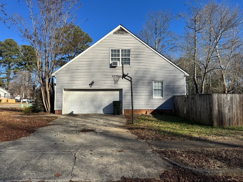 Building Photo - 135 Suffolk Dr