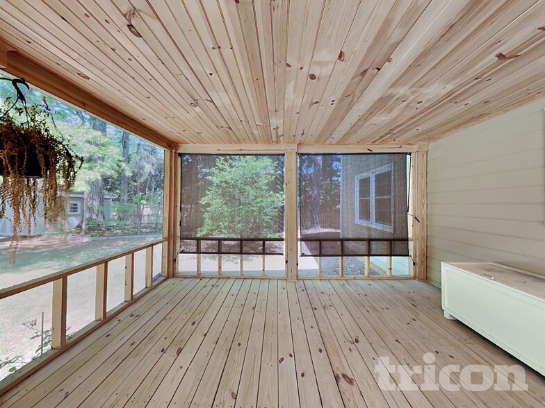 Building Photo - 3200 Oliver Dr