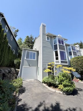 Building Photo - Spacious Magnolia Townhome with a View for $4495 - Available for Move in!