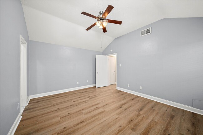 Building Photo - 2935 Auburn Dr