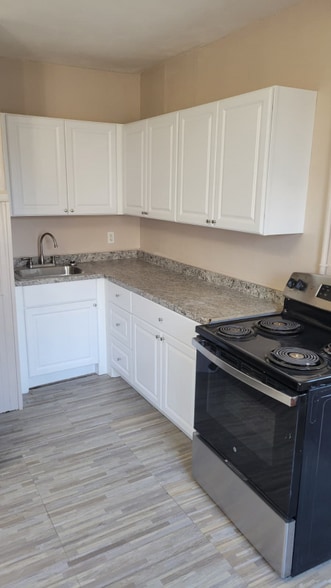 Building Photo - 49 Lawlor St