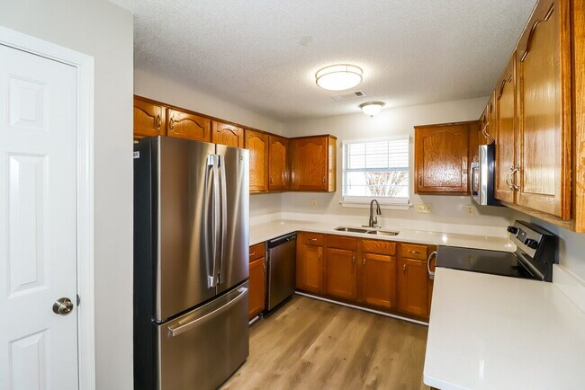 Building Photo - 180 Pine Ridge Ln