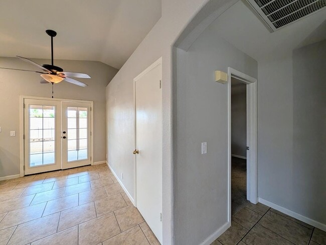 Building Photo - 15746 W Elm St