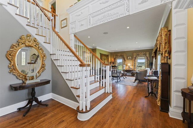 Building Photo - 703 Herricks Ln