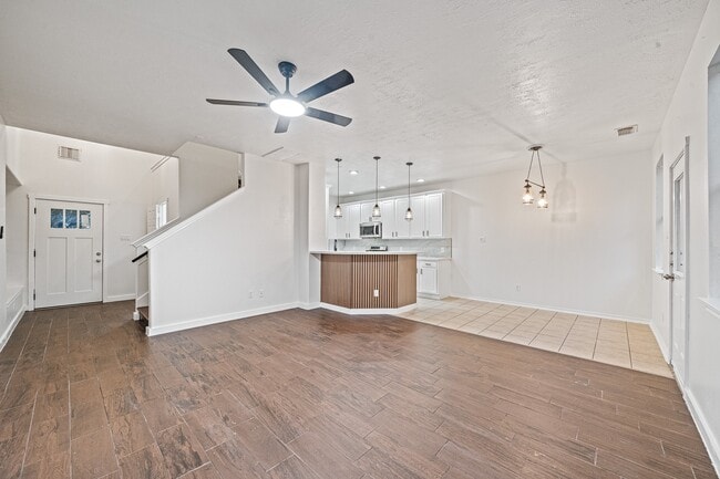 Building Photo - 16118 Market Garden Ln