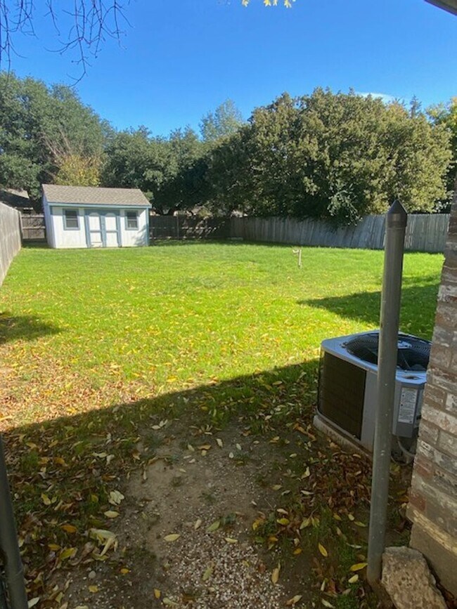 Building Photo - 3 BEDROOM 2 BATHROOM HOUSE IN DENTON