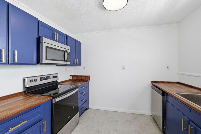 Building Photo - In the Heart of Hixson! 3 beds, 2 baths, Recent Updates! Housing Voucher Accepted.