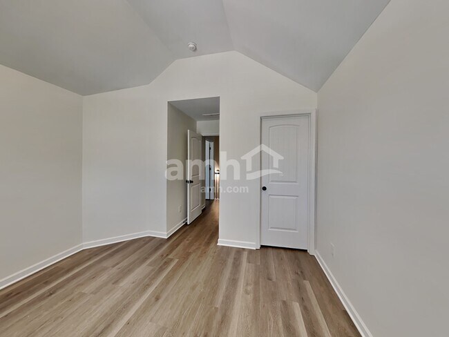 Building Photo - 1078 Hartwell Rd
