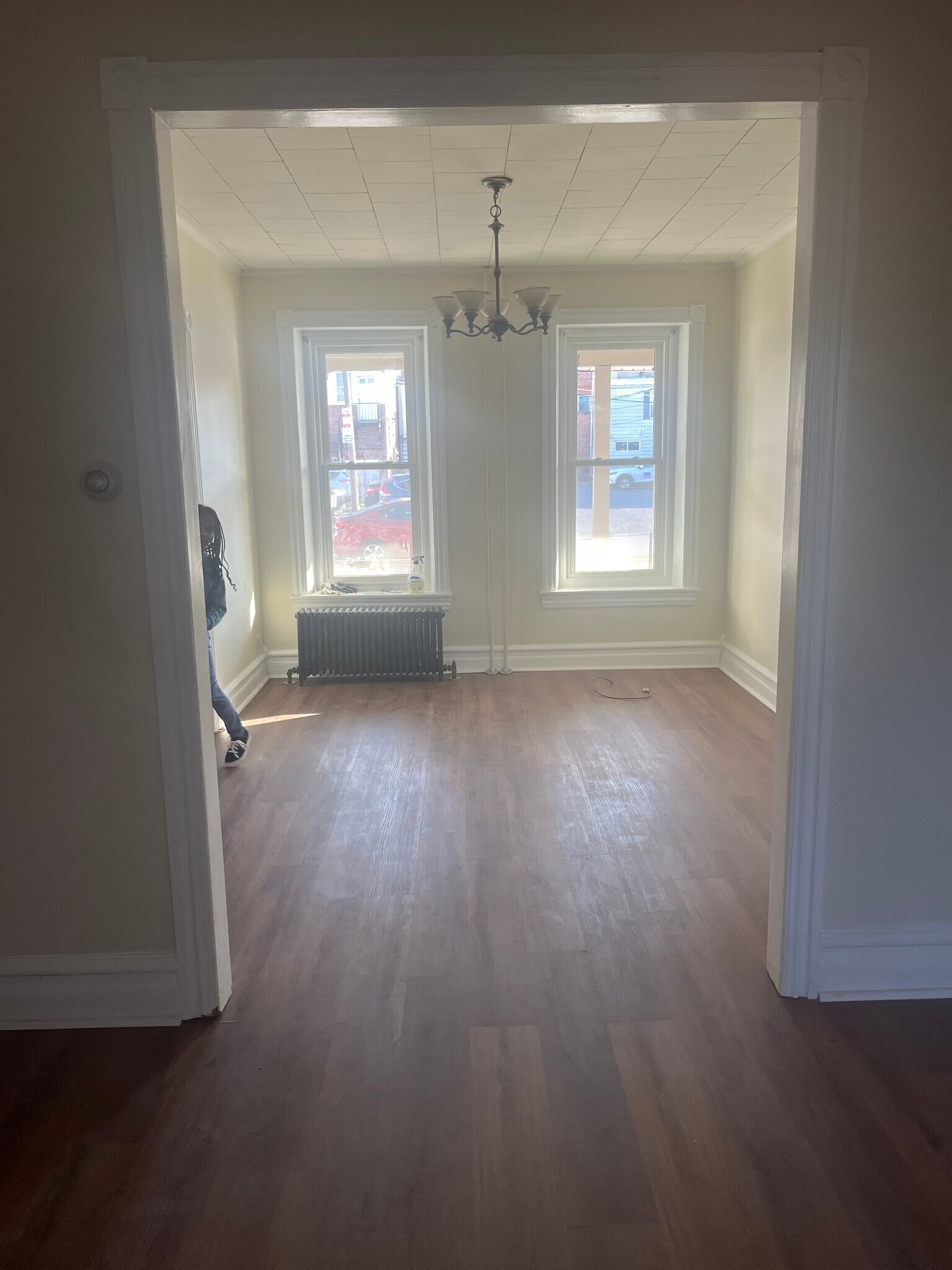 Living room - 1131 W Court St