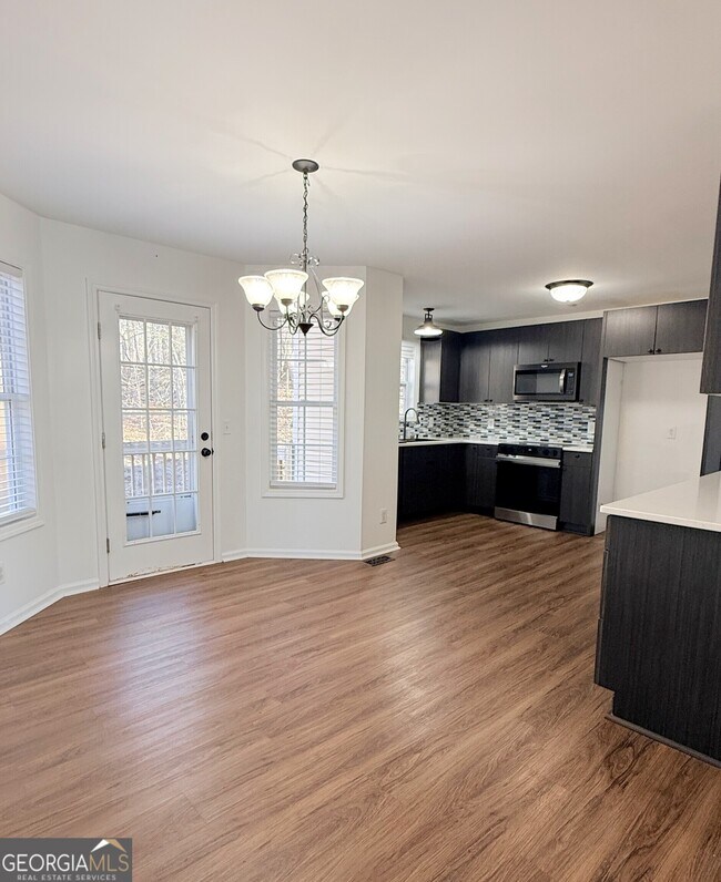 Building Photo - 3395 Woodlake Ln