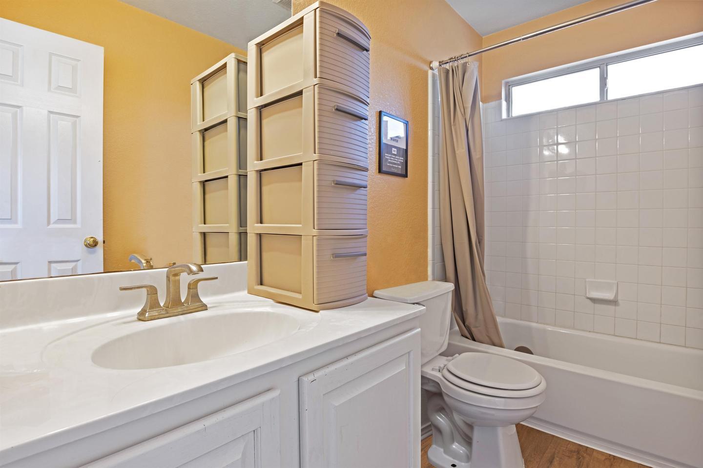 Building Photo - Spacious Home with Modern Upgrades in a Pe...