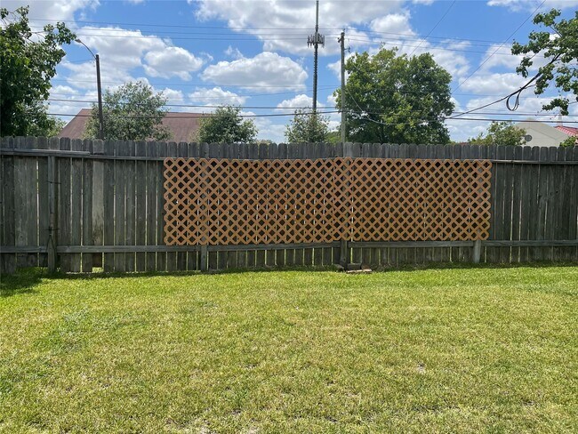 Building Photo - 11418 El Diamante Dr
