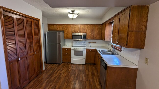 Building Photo - 3-bed home in Lewis Central school district