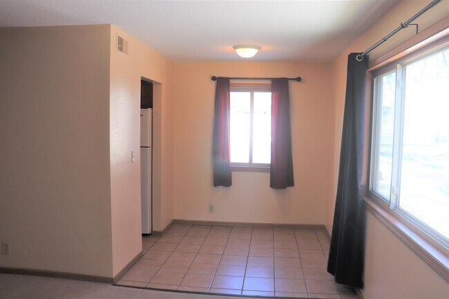 Building Photo - 906 C Ave NW