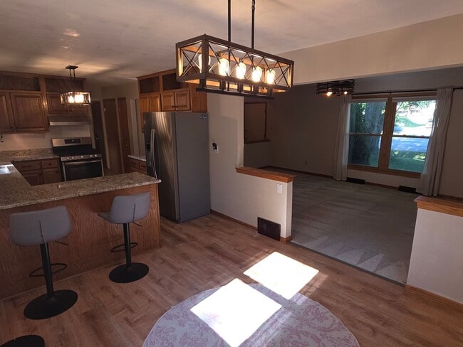 Building Photo - Mt Pleasant 4 bedroom