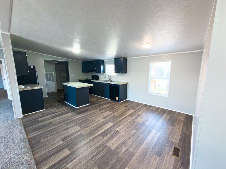 Building Photo - 120A Parker Dr