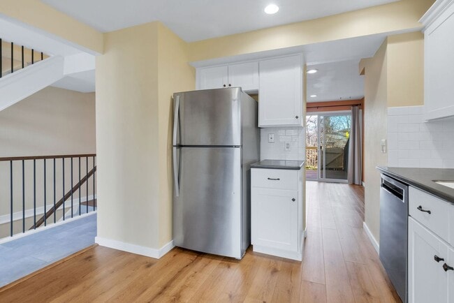 Building Photo - Available NOW! 3 Bedroom 2 Bath Beautiful Home in BOULDER!