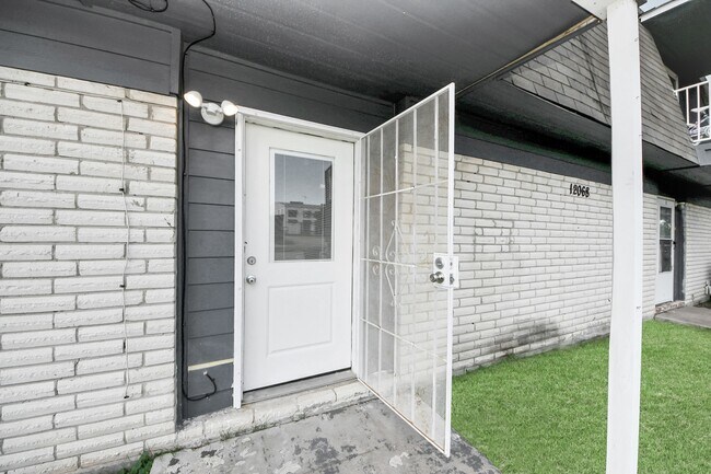 Building Photo - 12068 Beechnut St