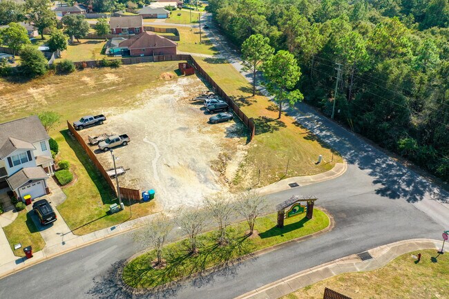 Building Photo - 759 Majestic Dr