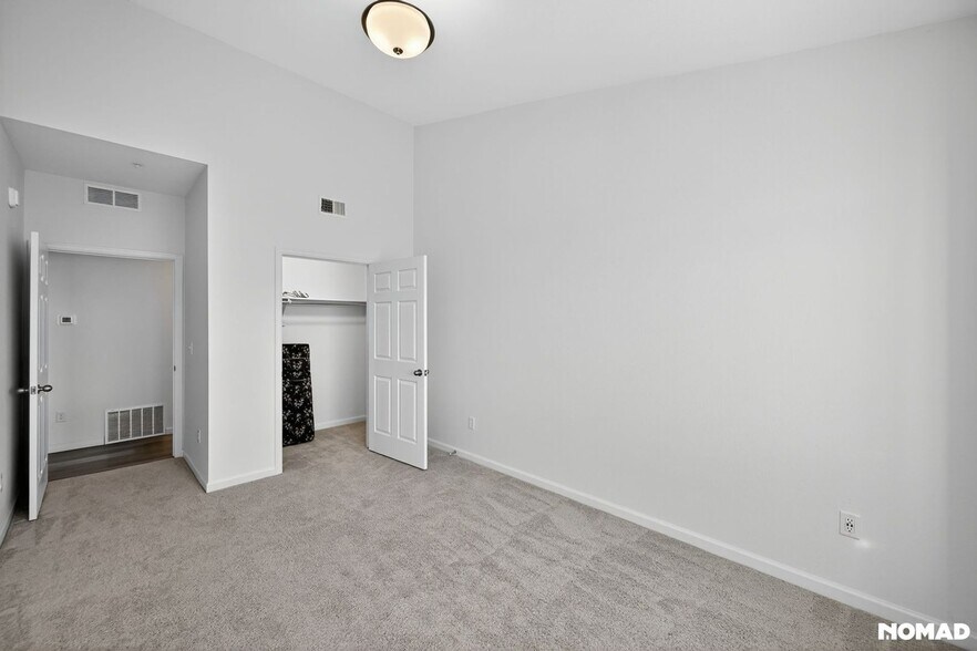 Building Photo - 15700 E Jamison Dr