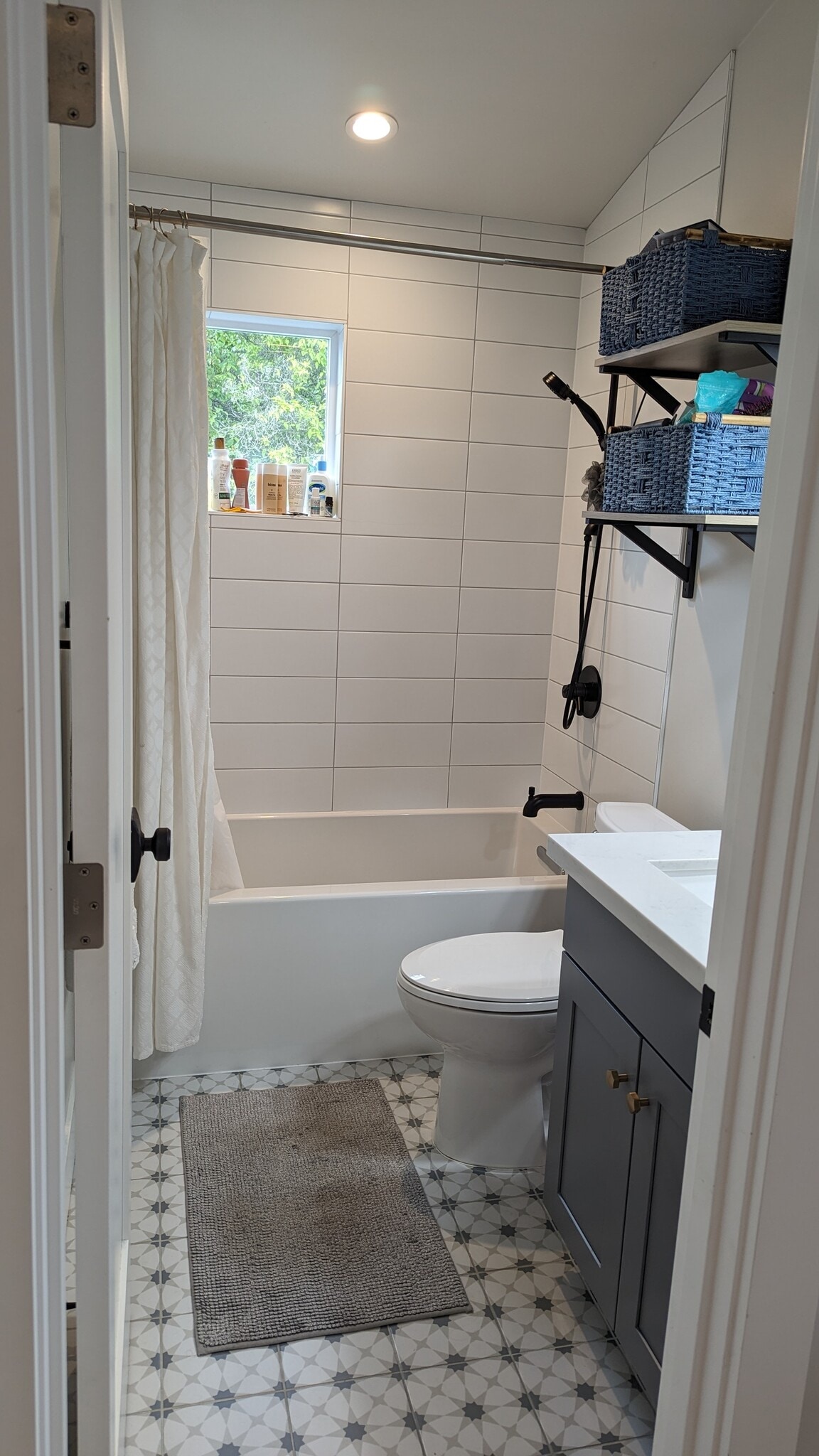 Full size deep tub and shower with handle - 3240 29th Ave W