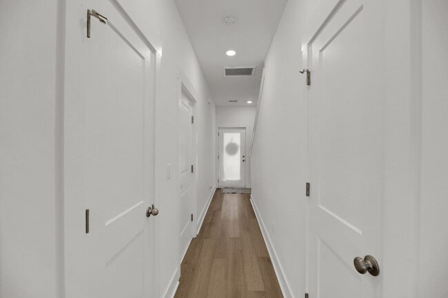 Building Photo - Gorgeous West Ashley Town home!