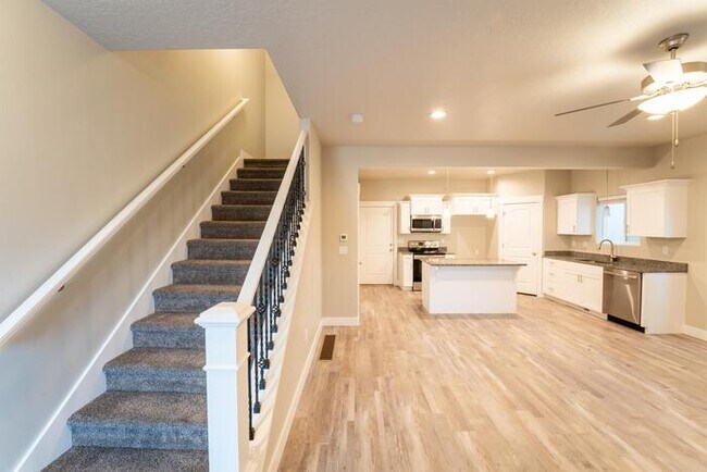 Building Photo - 8676 N Shadow Creek Alley