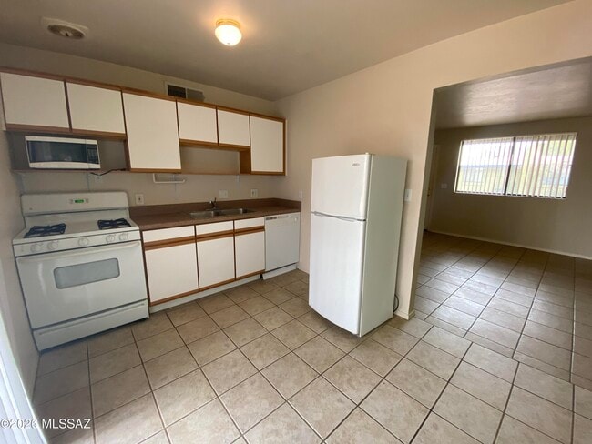 Building Photo - 350 N Silverbell Rd