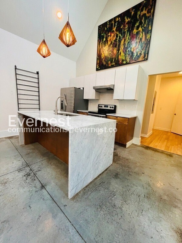 Building Photo - 3-Bed/2.5-Bath Home/Pet Friendly/Available Soon!