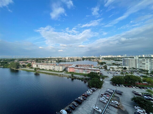 Building Photo - 1351 NE Miami Gardens Dr