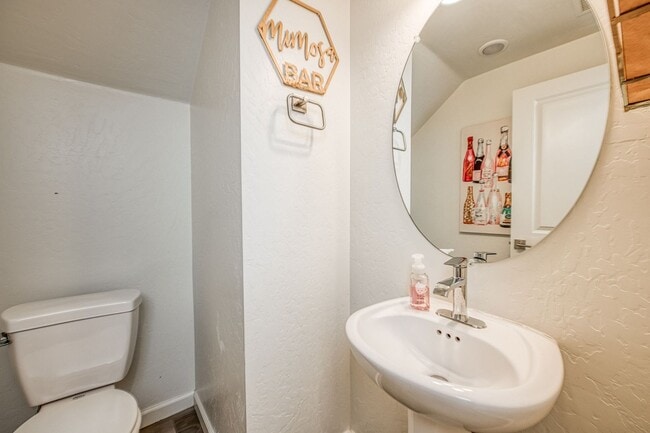 Building Photo - Stunning Clovis Home!