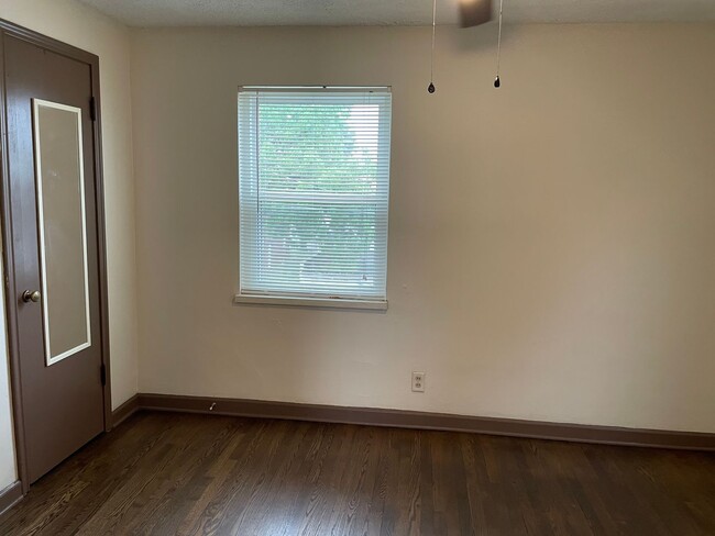 Building Photo - 740 S Harris Ave