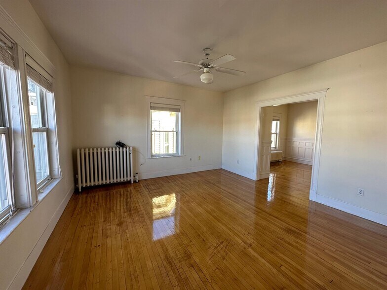 Building Photo - 2 Sacramento St