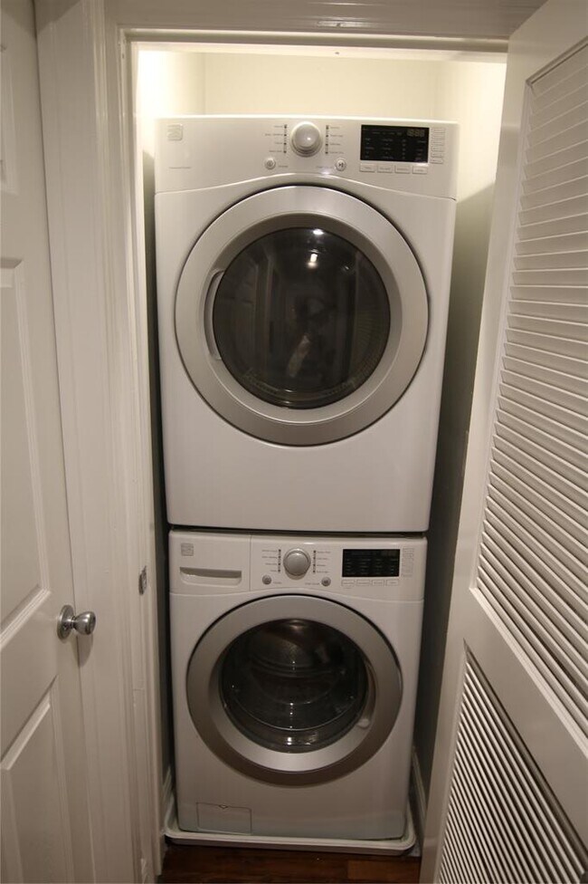 Building Photo - 4606 Wally Ave