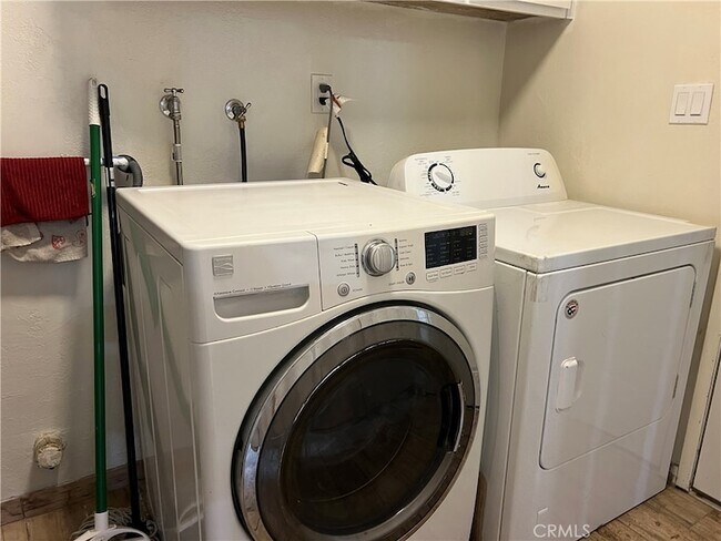 Building Photo - 22903 Waters Dr