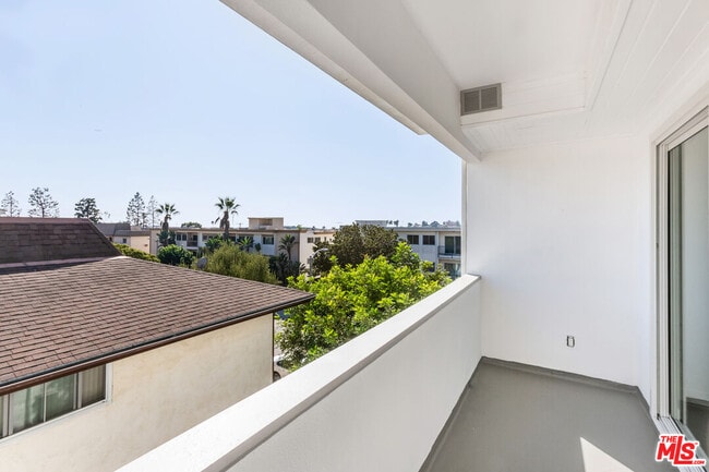 Building Photo - 8710 Delgany Ave