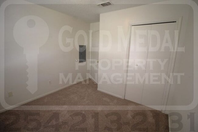 Building Photo - 1803 Cedarhill Dr